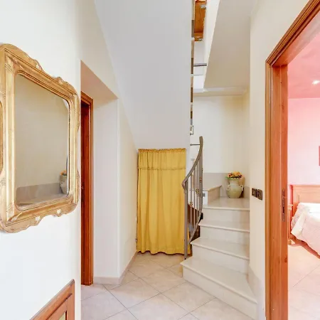 Дом отдыха Belvilla By Oyo Sirente House *
